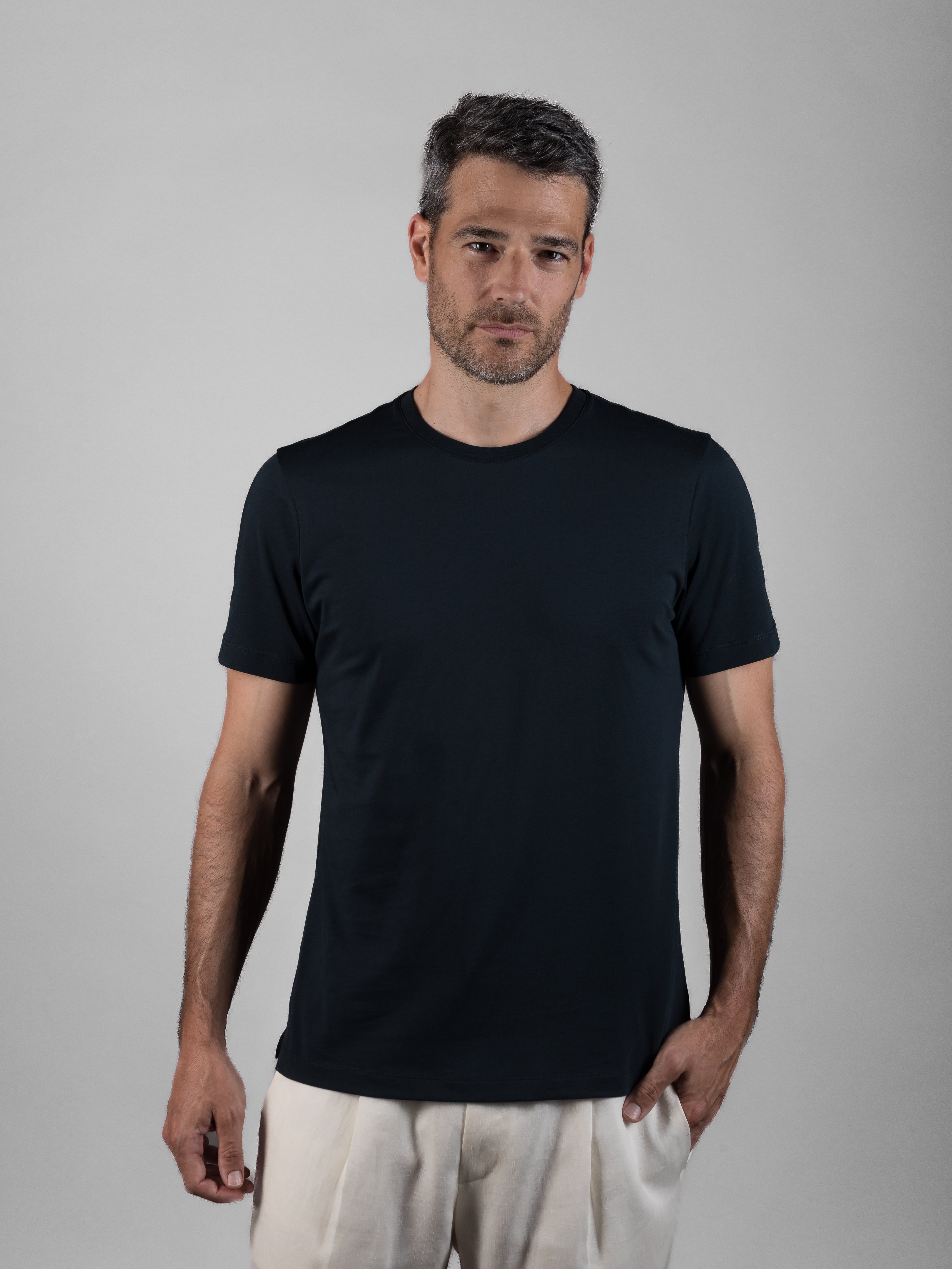 • SUPIMA® COTTON ROUND NECK T-SHIRT •
