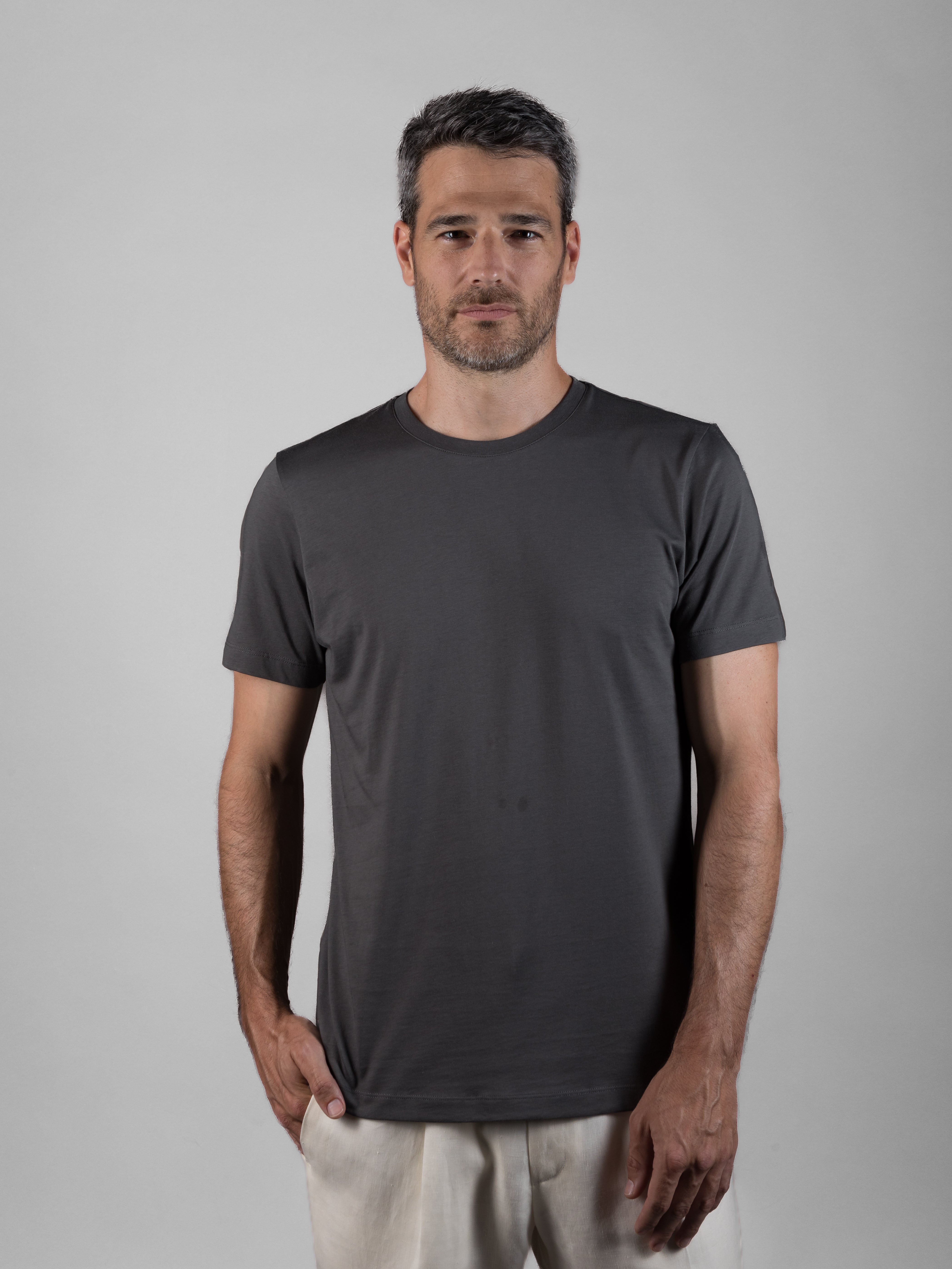 • SUPIMA® COTTON ROUND NECK T-SHIRT •